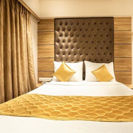 Hotel Pacific Residency - Andheri Mumbai  Buitenkant foto