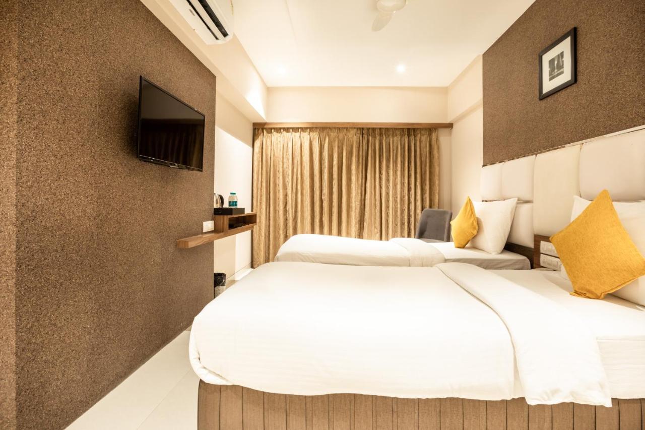 Hotel Pacific Residency - Andheri Mumbai  Buitenkant foto